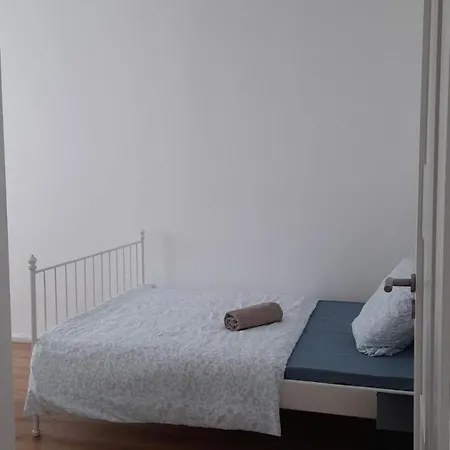 New Flat For 7 Special Price Per Month 4 * Zeitz