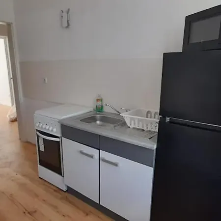 Apartman New Flat For 7 Special Price Per Month 4 *