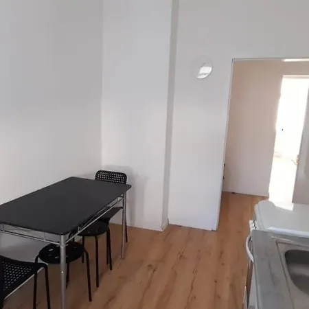 Apartament New Flat For 7 Special Price Per Month 4